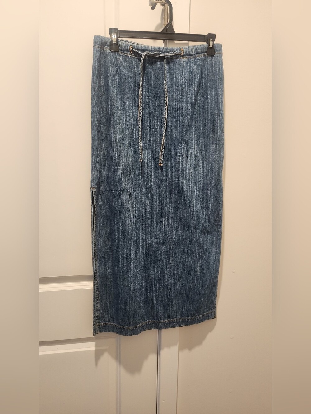 LONDONJEAN Blue Denim Skirt with Contrast Stitching